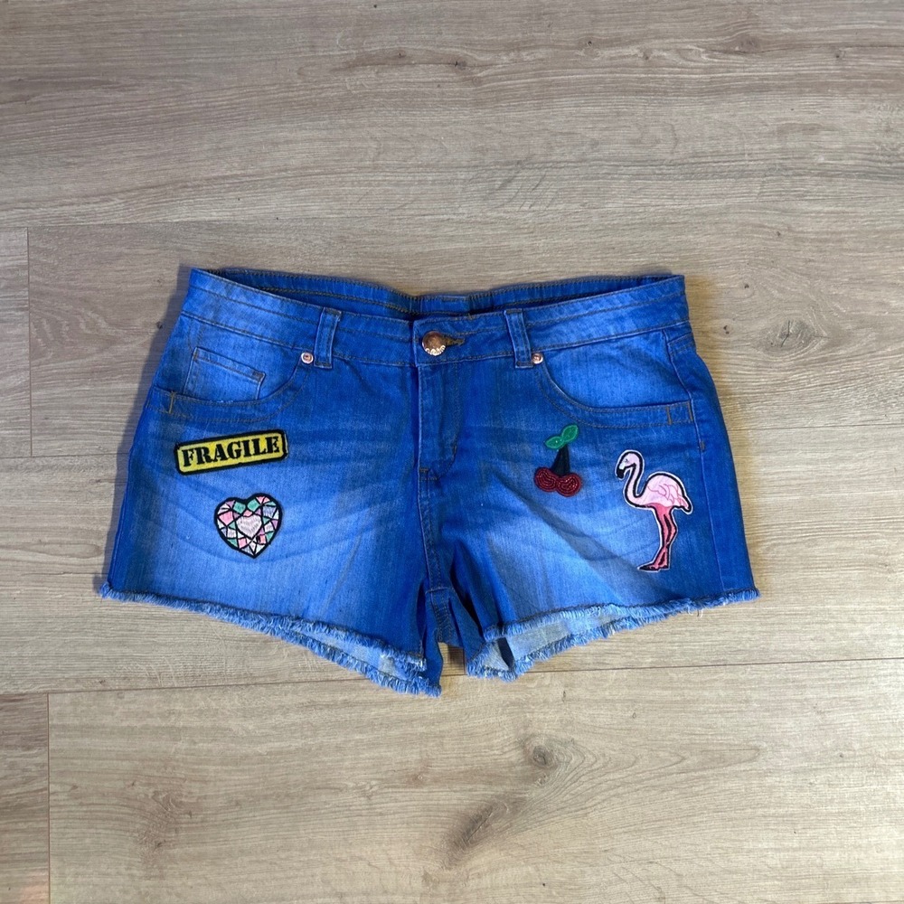 No Boundaries Patch Denim‎ Shorts Medium Wash Frayed Hem Size 13